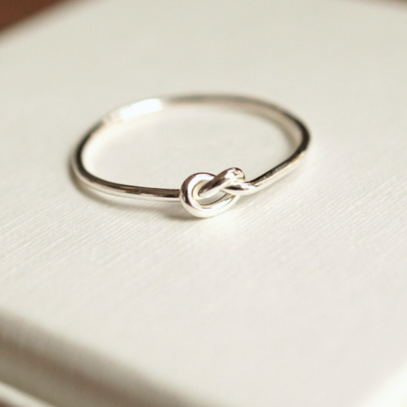 Sterling silver single knot ring